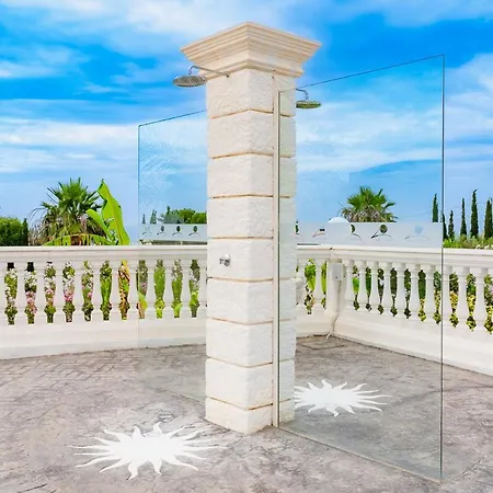 La Perla Bed & Breakfast 4*