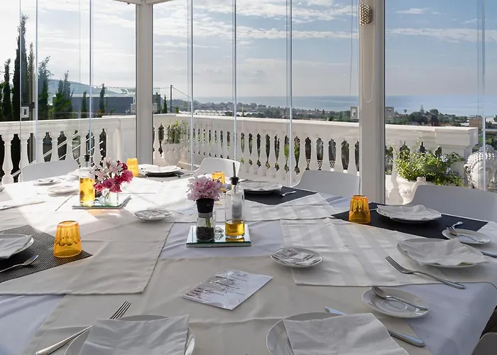 לינה וארוחת בוקר La Perla ליקאטה