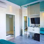 לינה וארוחת בוקר La Perla 4*